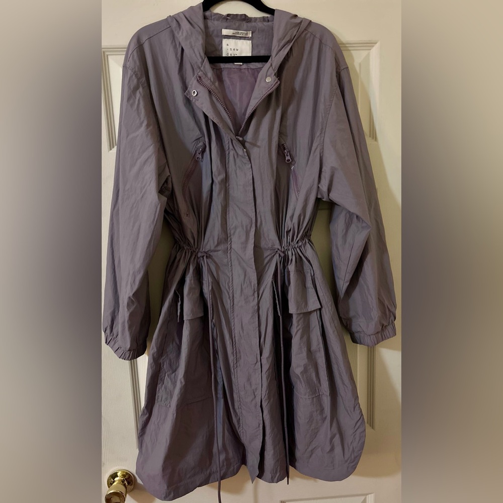 EUC LIGHTWEIGHT PURPLE UTILITY RAINCOAT CASUAL CONTEMPORARY FALL SPRING